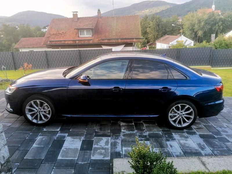 Blau Gebraucht 2020 Audi A4 Limousine | 25.100 € (Guter Preis) - Bild 1/4