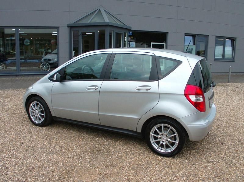 Silber Gebraucht 2010 Mercedes A160 Kleinwagen | 5.490 € (Etwas zu teuer) - Bild 1/4