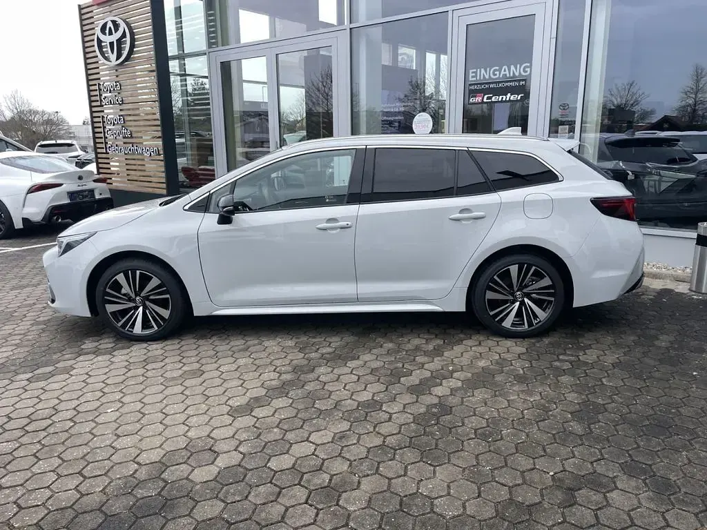 Neu Toyota Corolla 141 PS (103 kW) 2025 Grau Kombi