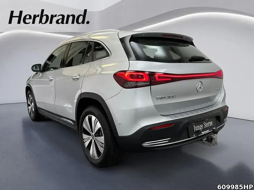 Gebraucht Mercedes EQA300 Progressive 167 kW (228 PS) 2022 Iridiumsilber metallic SUV
