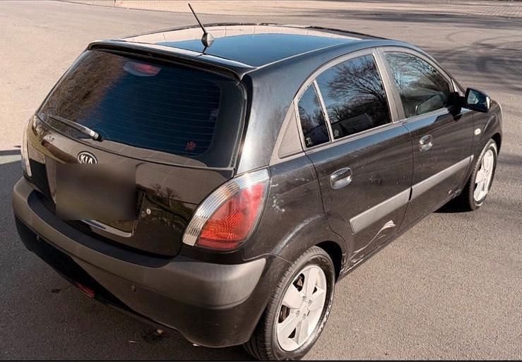Gebraucht Kia Rio 96 PS (70 kW) 2005 Schwarz Kleinwagen