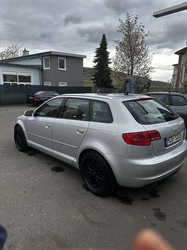 Gebraucht Audi A3 Attraction 125 PS (91 kW) 2011 Grau Kleinwagen