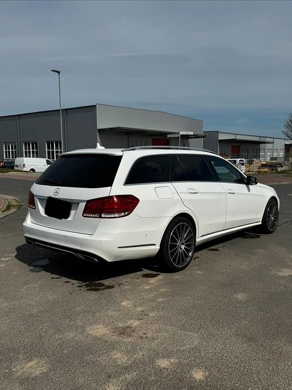 Gebraucht Mercedes E220 170 PS (125 kW) 2013 Weiß Kombi