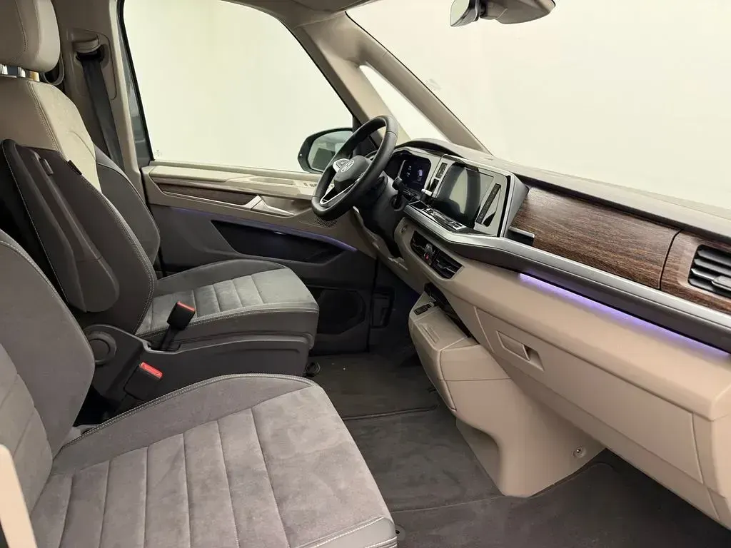 Gebraucht VW Multivan Style 150 PS (110 kW) 2025 Grau Van / Kleinbus