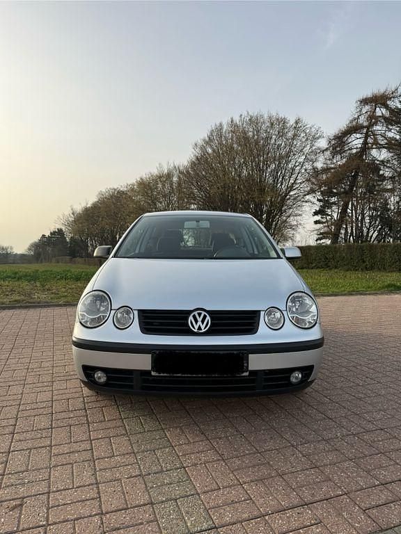 Gebraucht VW Polo 64 PS (47 kW) 2003 Silber Kleinwagen