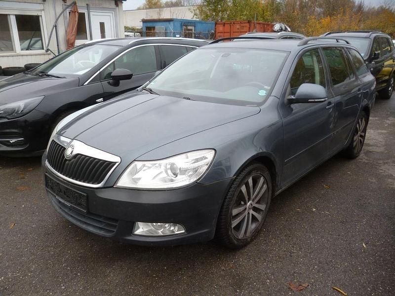 Gebraucht Skoda Octavia Elegance 122 PS (89 kW) 2009 Grau Kombi