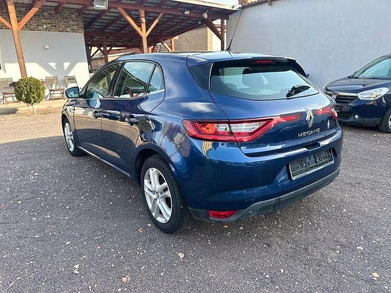 Gebraucht Renault Mégane IV Experience 101 PS (74 kW) 2016 Blau Limousine