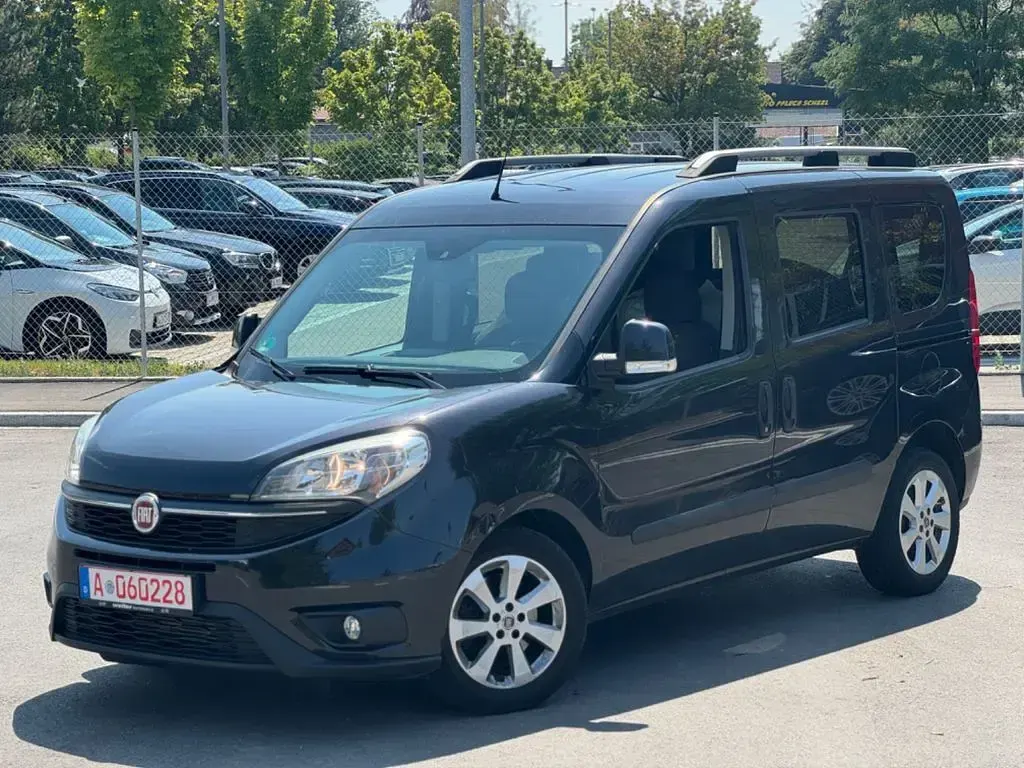 Gebraucht Fiat Doblò Lounge 120 PS (88 kW) 2017 Schwarz Van / Kleinbus