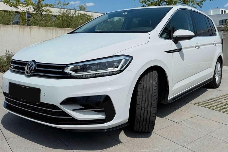 Weiß Gebraucht 2019 VW Touran R-line Van / Kleinbus | 22.400 € (Guter Preis) - Bild 1/4
