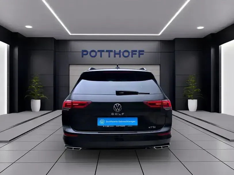 Gebraucht VW Golf VIII R-line 131 PS (96 kW) 2024 Schwarz Kombi