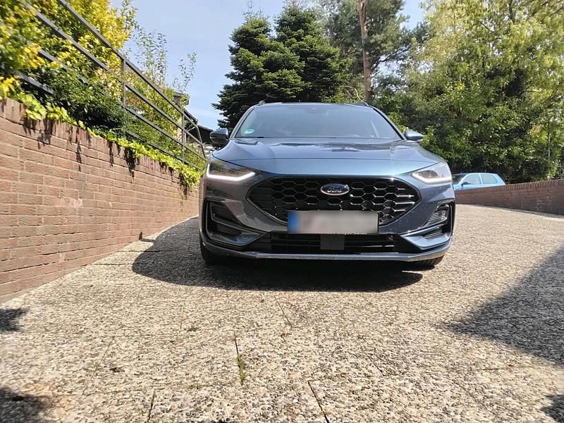 Second-hand Ford Focus 155 CP (114 kW) 2023 Albastru Break