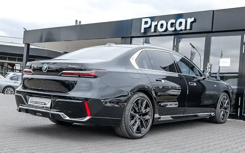 Gebraucht BMW 740 Executive 299 PS (219 kW) 2025 Schwarz Limousine
