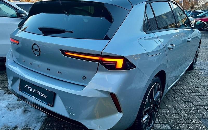 Neu Opel Astra 114 kW (156 PS) 2026 Grau/typ aussenverkleidung met Limousine