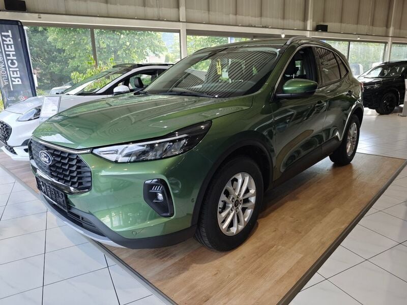 Gebraucht Ford Kuga Titanium 186 PS (136 kW) 2024 Grün SUV