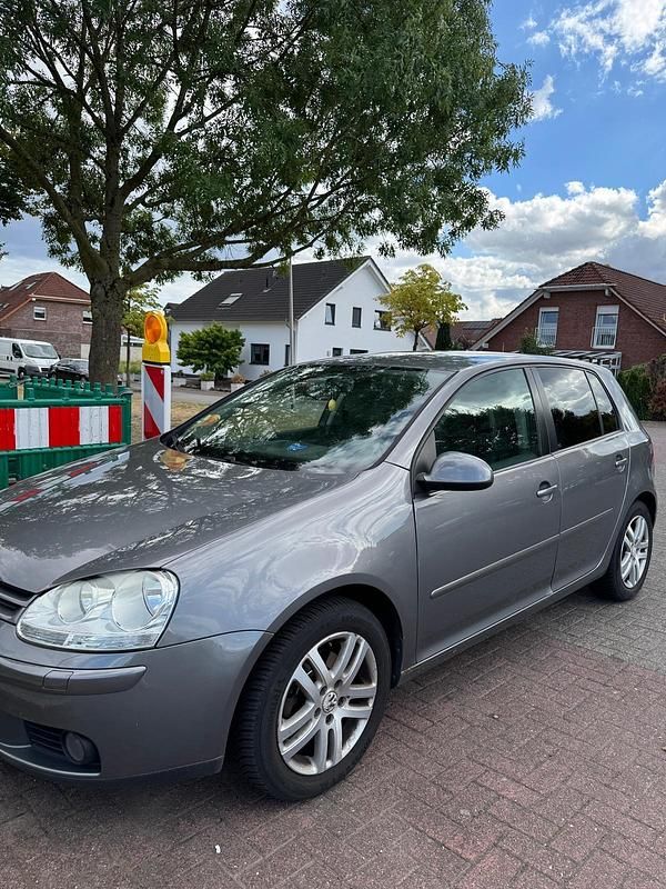 Grau Gebraucht 2006 VW Golf V Limousine | 3.000 € (Fairer Preis) - Bild 1/4