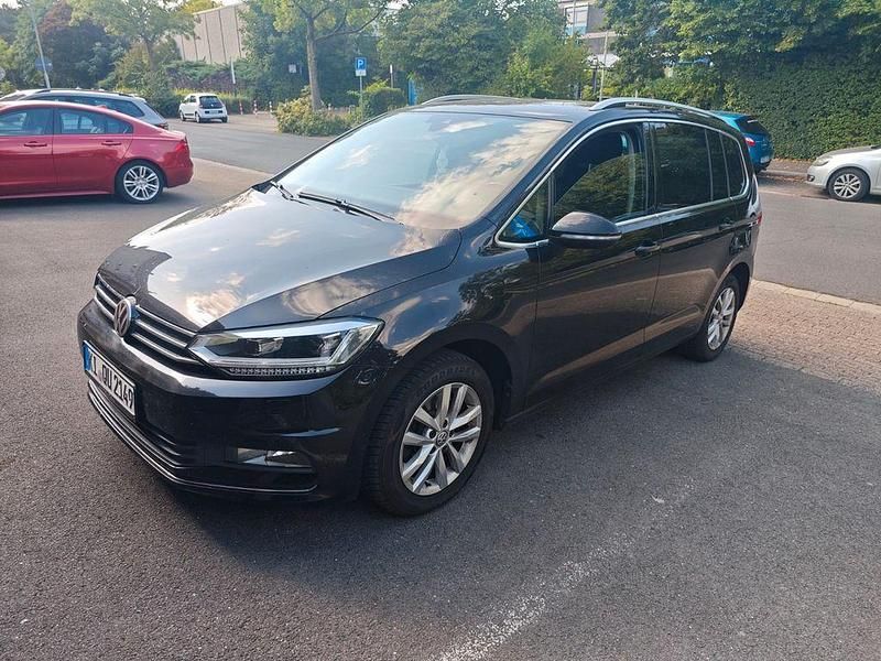 Schwarz Gebraucht 2017 VW Touran Highline Van / Kleinbus | 14.999 € (Guter Preis) - Bild 1/3