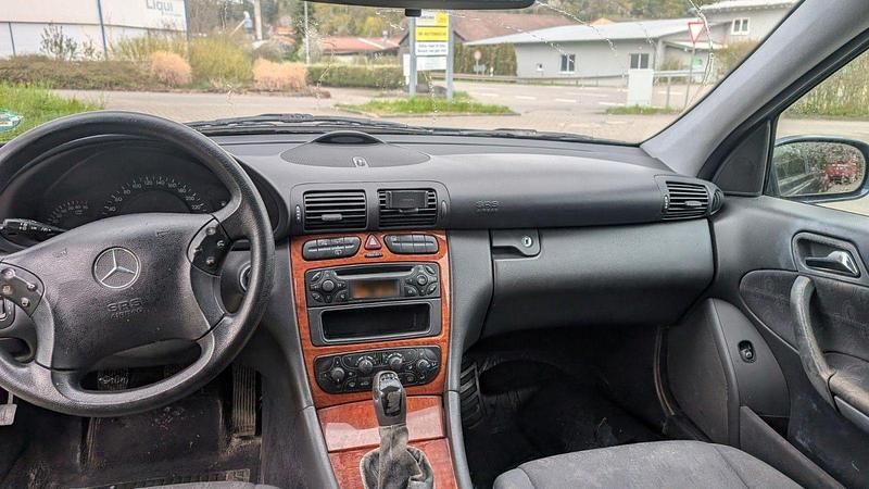 Gebraucht Mercedes C180 Classic 143 PS (105 kW) 2003 Blau Kombi