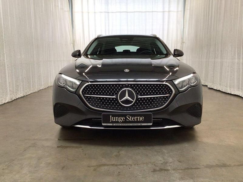 Gebraucht Mercedes E220 Advanced 198 PS (145 kW) 2023 Grau Kombi