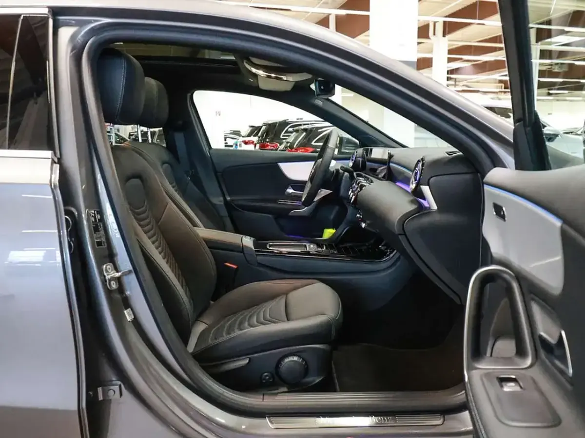 Gebraucht Mercedes A220 Advanced Plus 190 PS (139 kW) 2026 Grau / mountaingrau Limousine