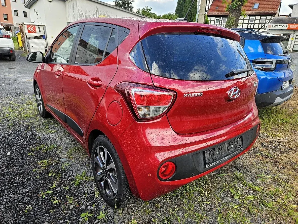 Gebraucht Hyundai i10 Passion Plus 67 PS (49 kW) 2019 Rot metallic Kleinwagen