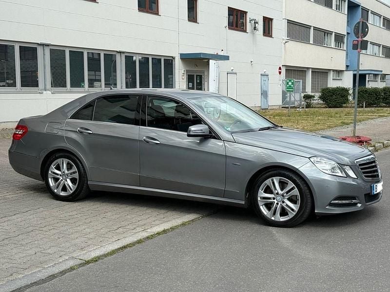 Gebraucht Mercedes E300 Avantgarde 231 PS (169 kW) 2010 Grau Limousine