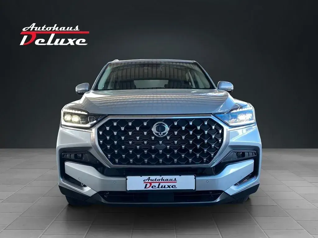 Gebraucht SsangYong Rexton Sapphire 203 PS (149 kW) 2021 Silbermetalic SUV