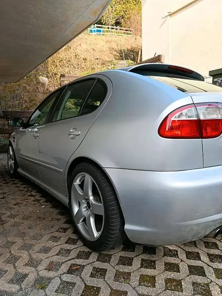 Używany Seat Leon FR 150 KM (110 kW) 2003 Srebrny Hatchback