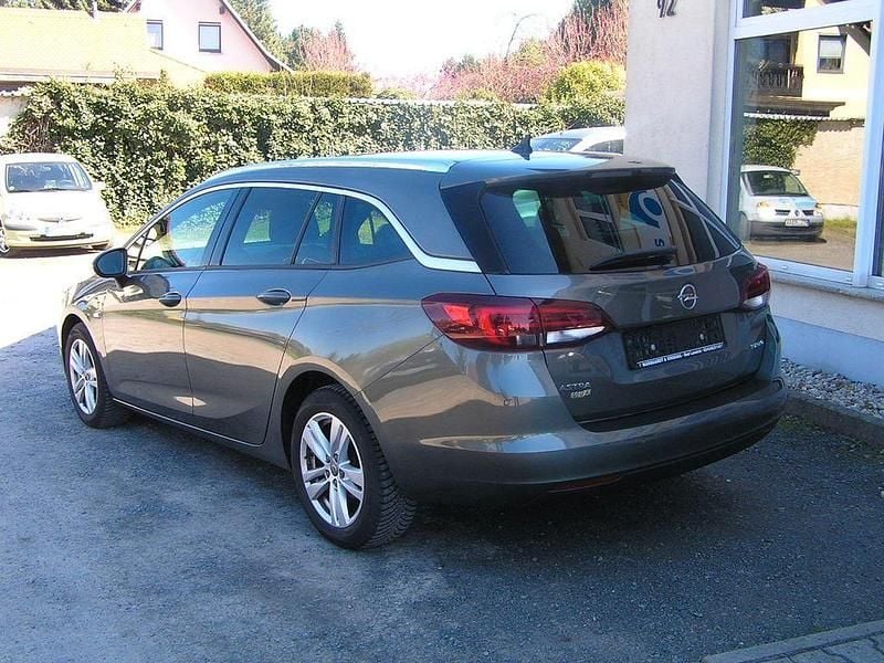 Używany Opel Astra Dynamic 125 KM (91 kW) 2018 Szary Kombi