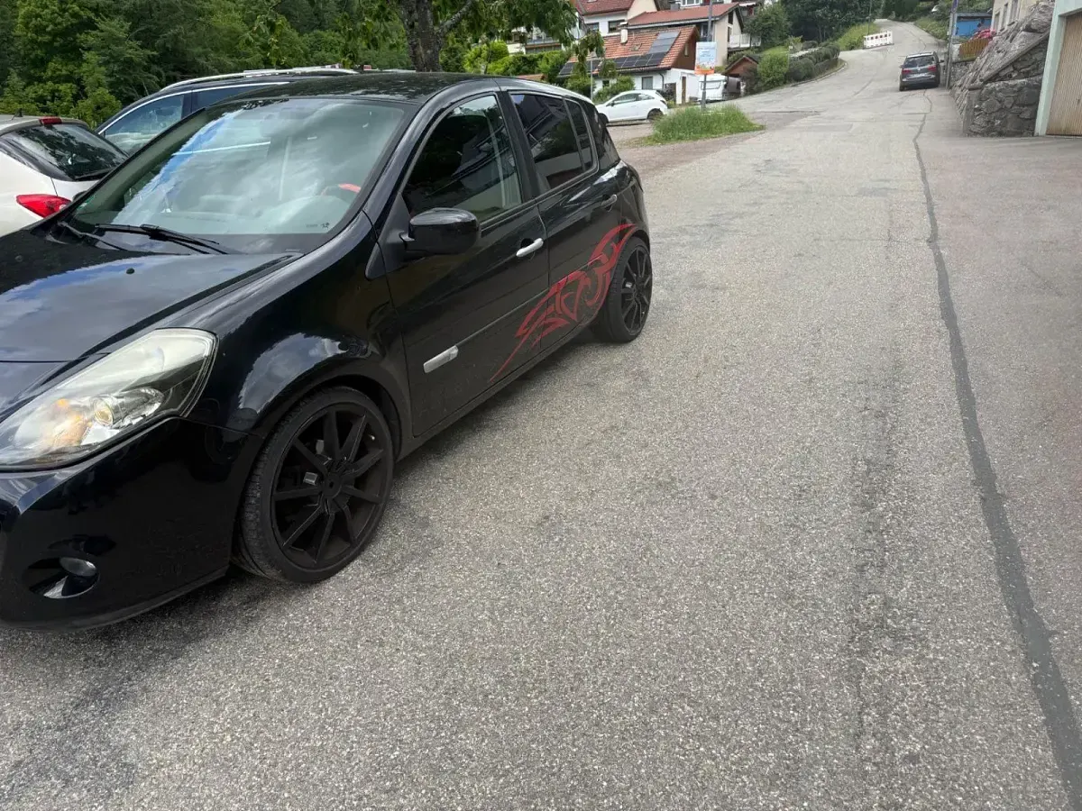 Gebraucht Renault Clio II Expression 75 PS (55 kW) 2010 Schwarz Kleinwagen