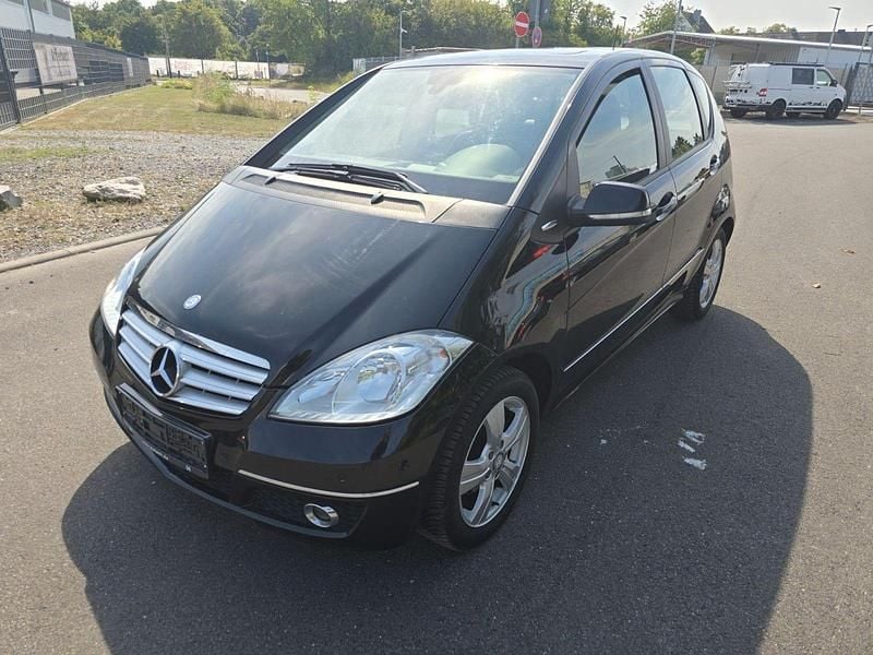 Schwarz Gebraucht 2011 Mercedes A180 Kleinwagen | 5.480 € (Fairer Preis) - Bild 1/4