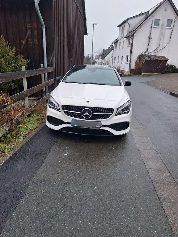 Gebraucht Mercedes CLA200 Shooting Brake 156 PS (114 kW) 2019 Weiß Kombi