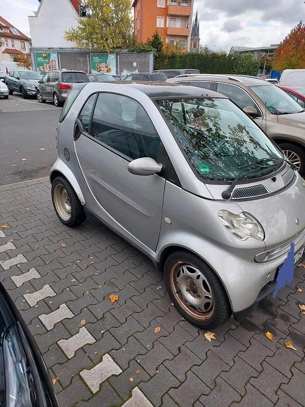 Grau Gebraucht 2004 Smart ForTwo Coupé Coupé | 2.000 € - Bild 1/4