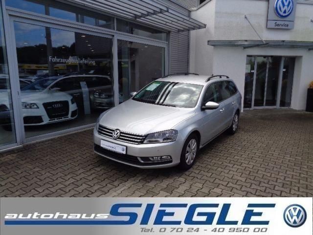 Silber metallic Gebraucht 2013 VW Passat Business Kombi | 14.989 € - Bild 1/4