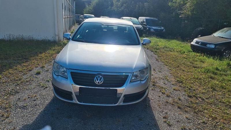 Silber Gebraucht 2005 VW Passat Trendline Limousine | 1.999 € (Guter Preis) - Bild 1/4