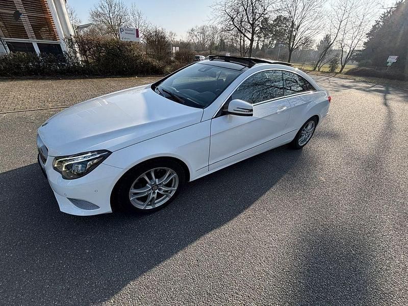 Gebraucht Mercedes E220 170 PS (125 kW) 2013 Weiß Coupé