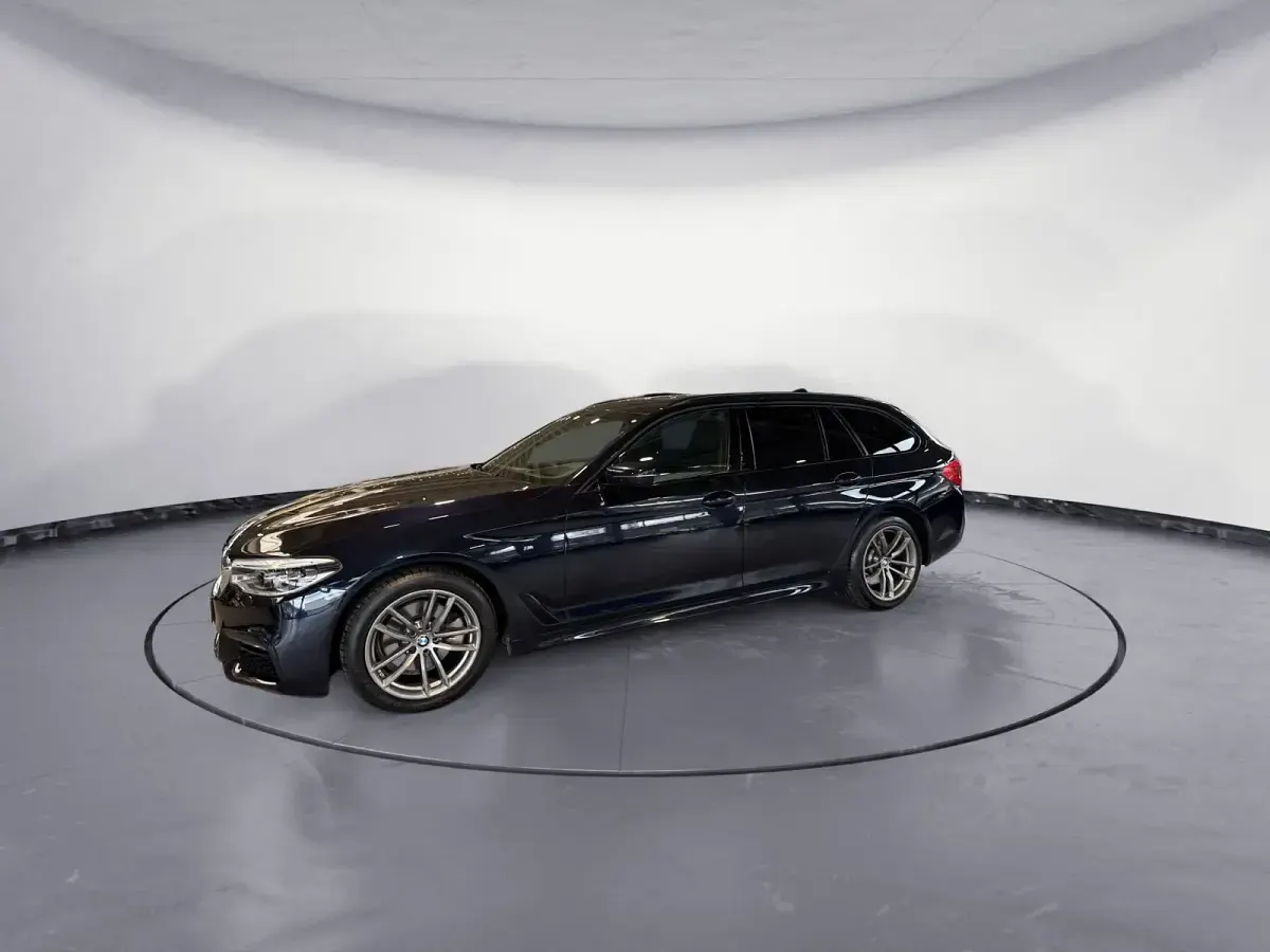 Gebraucht BMW 520 M Sport 190 PS (139 kW) 2021 Schwarz Kombi