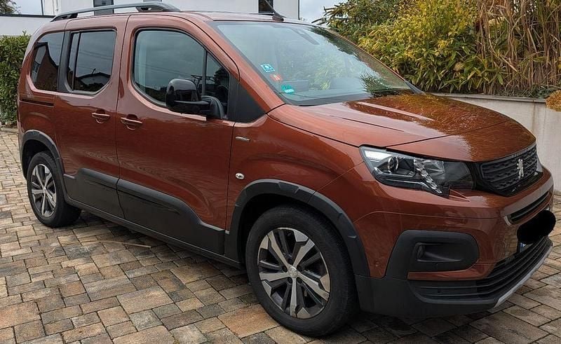 Braun Gebraucht 2020 Peugeot Rifter GT-line Van / Kleinbus | 21.300 € (Etwas zu teuer) - Bild 1/4