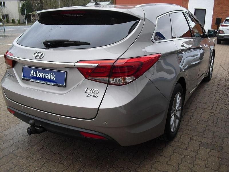 Gebraucht Hyundai i40 Trend 141 PS (103 kW) 2016 Beige Kombi