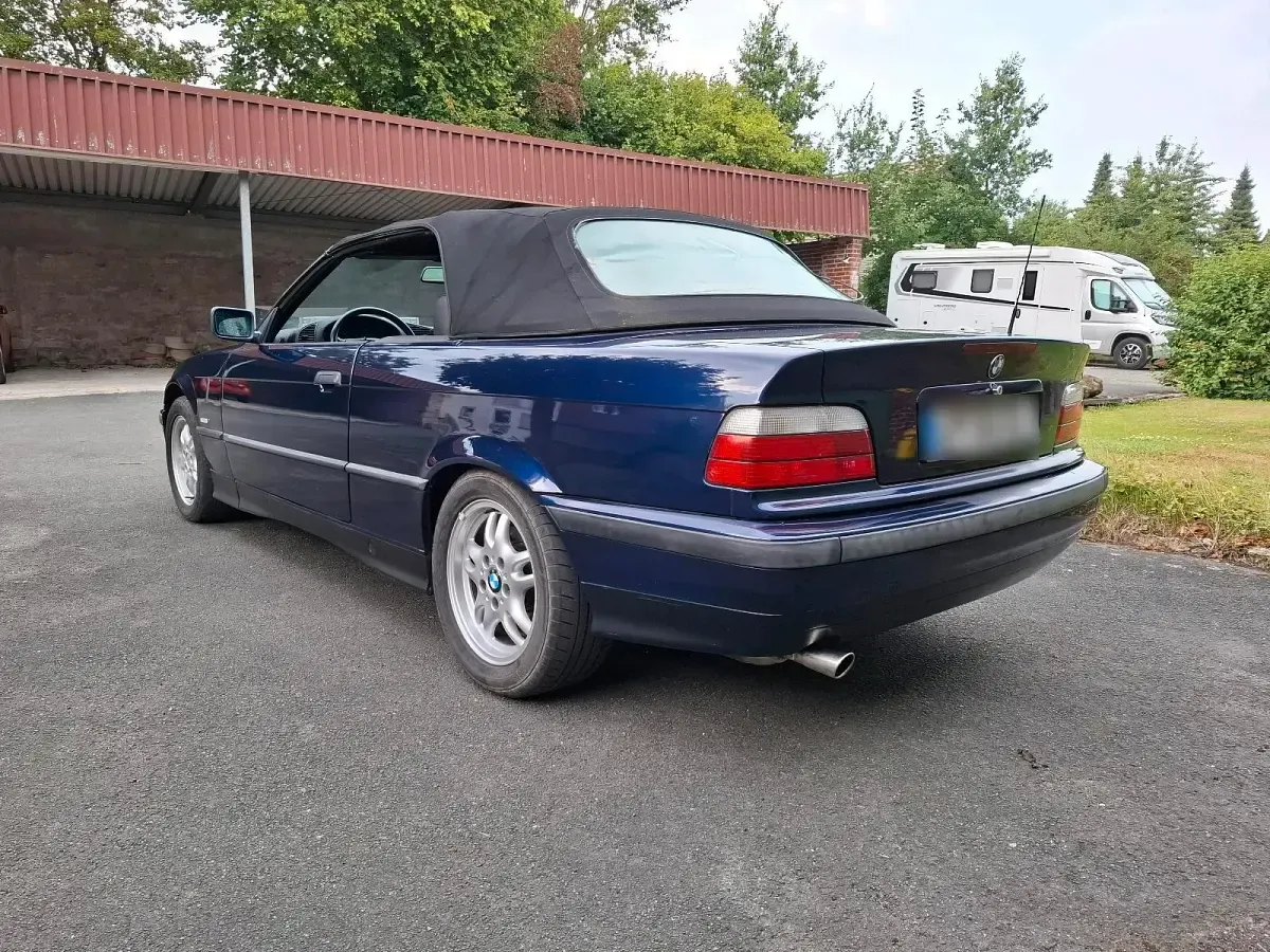 Gebraucht BMW 318 Cabriolet Basis 115 PS (84 kW) 1998 Blau Cabrio