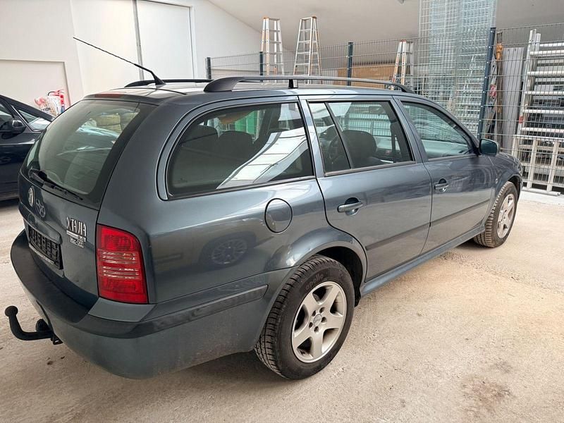 Gebraucht Skoda Octavia Ambiente 116 PS (85 kW) 2004 Grau Kombi