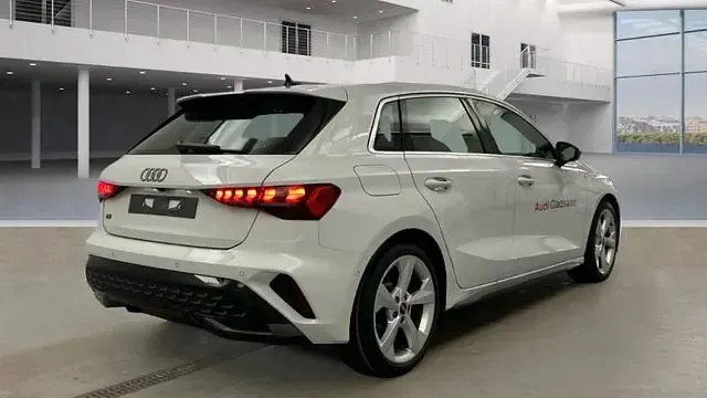 Gebraucht Audi A3 S-Line 150 PS (110 kW) 2025 Weißkeine angabe Limousine