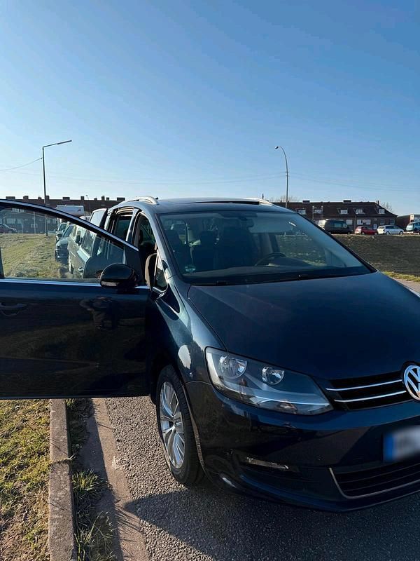 Second-hand VW Sharan 150 CP (110 kW) 2012 Albastru Monovolum