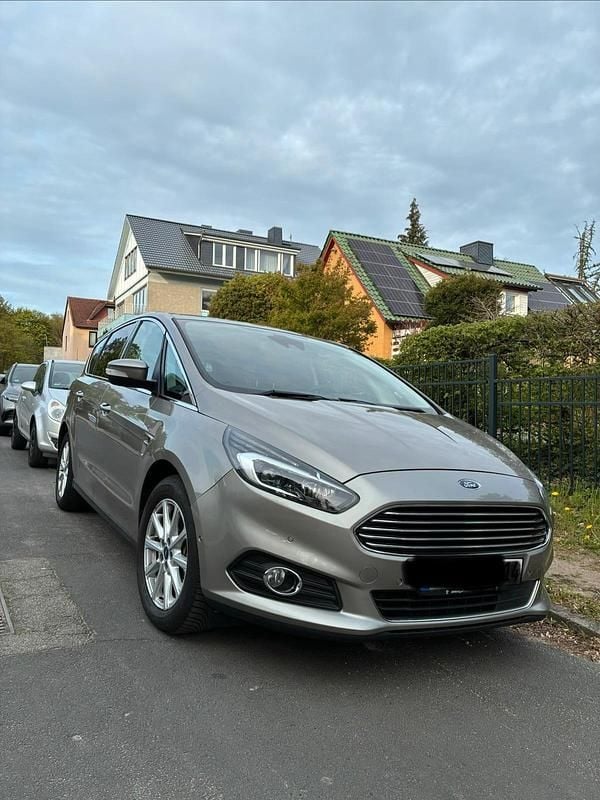 Second-hand Ford S-MAX Titanium 150 CP (110 kW) 2016 Argintiu Monovolum