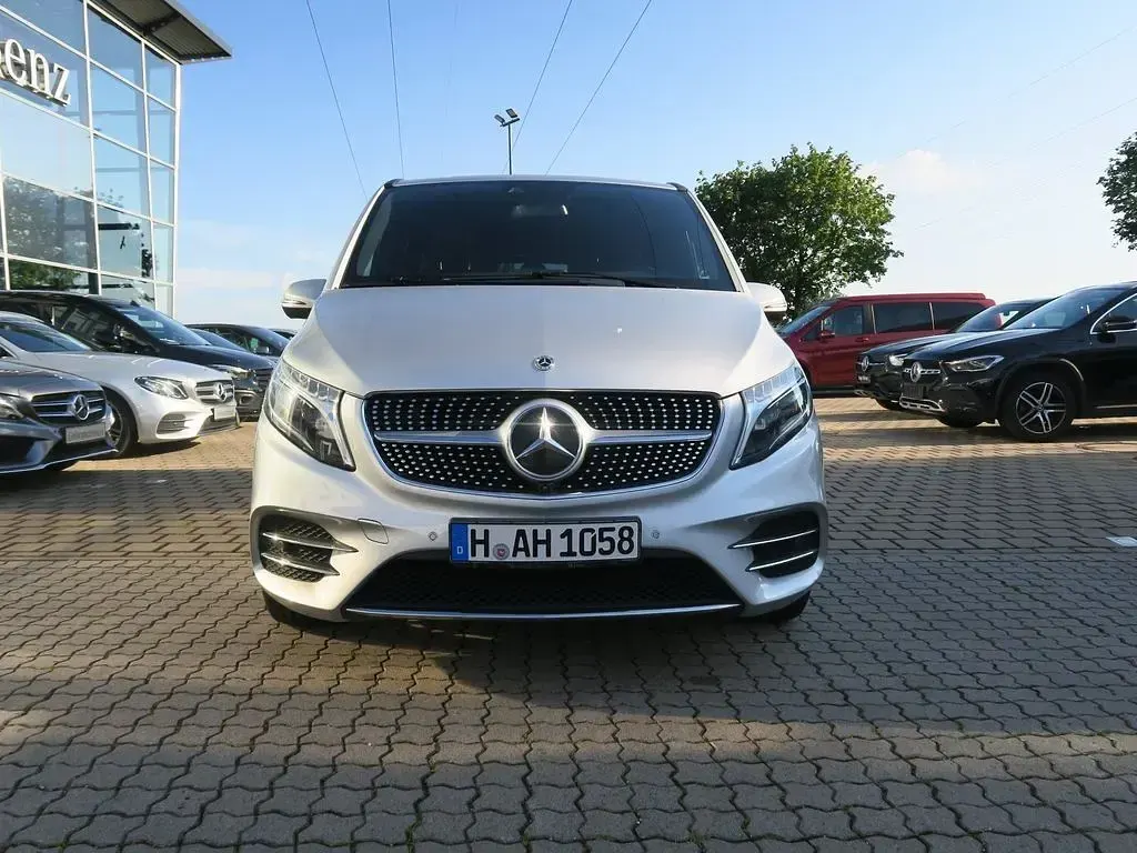 Gebraucht Mercedes V300 Avantgarde Edition 239 PS (175 kW) 2019 Silber Van / Kleinbus