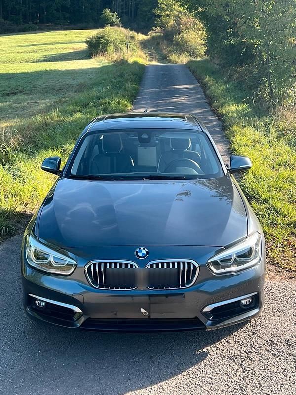 Grau Gebraucht 2018 BMW 120 Sport Line Kleinwagen | 19.200 € (Etwas zu teuer) - Bild 1/4