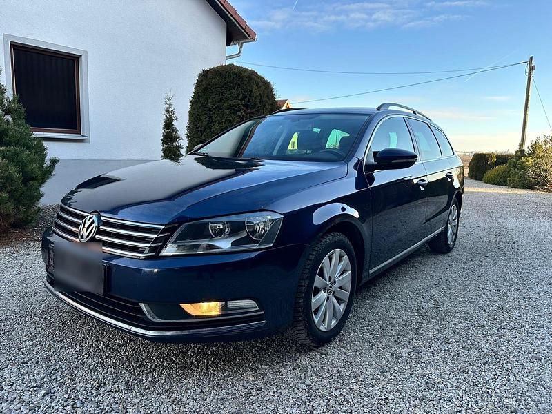Blau Gebraucht 2012 VW Passat Kombi | 5.900 € (Guter Preis) - Bild 1/4