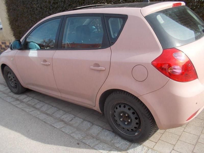 Gebraucht Kia Ceed 109 PS (80 kW) 2007 Gelb Kleinwagen