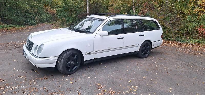 Gebraucht Mercedes 230 150 PS (110 kW) 1996 Weiß Kombi