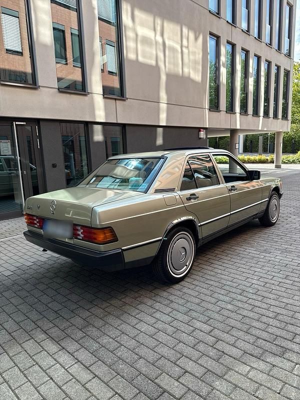 Gebraucht Mercedes 190 105 PS (77 kW) 1986 Beige Limousine