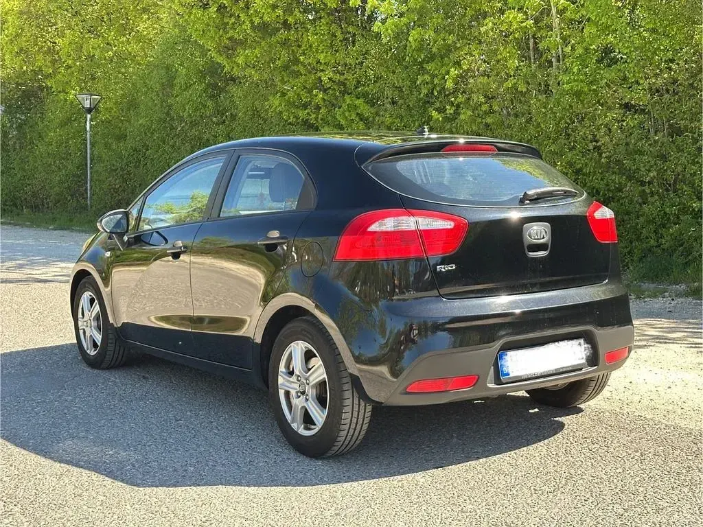 Second-hand Kia Rio 86 CP (63 kW) 2013 Negru Berlinǎ